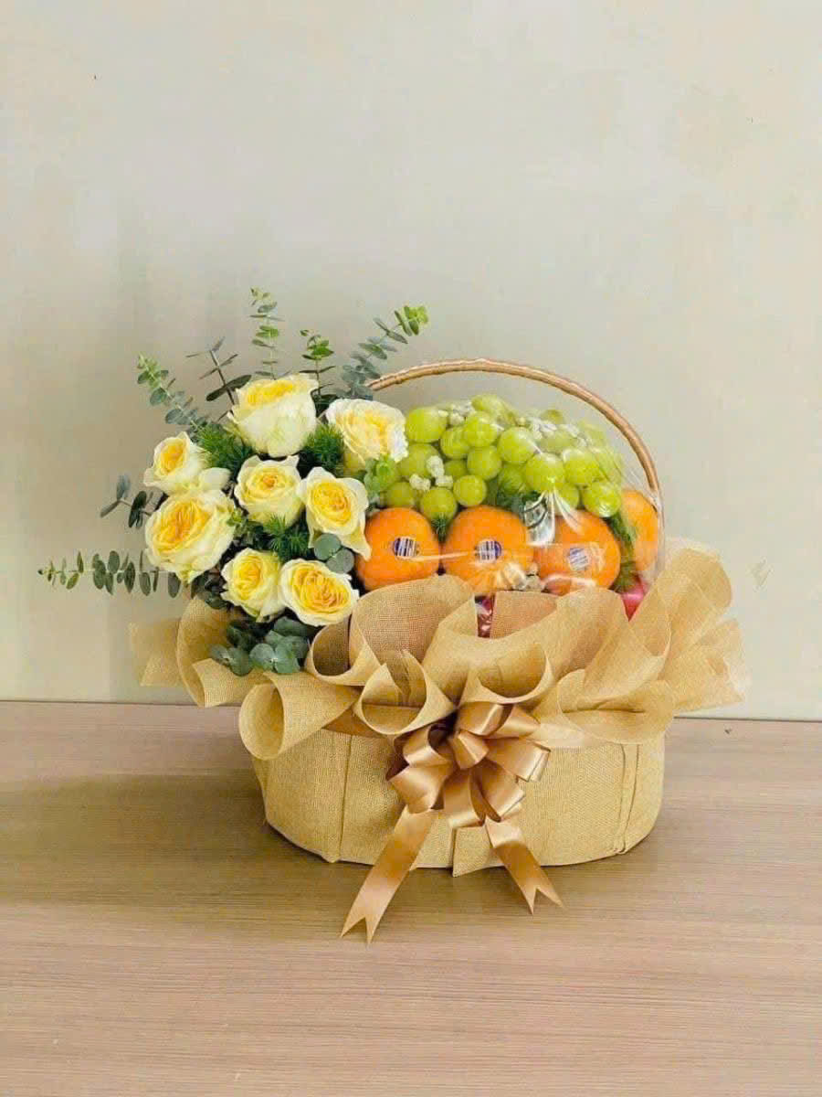 Giỏ trái cây & hoa tươi  🌸