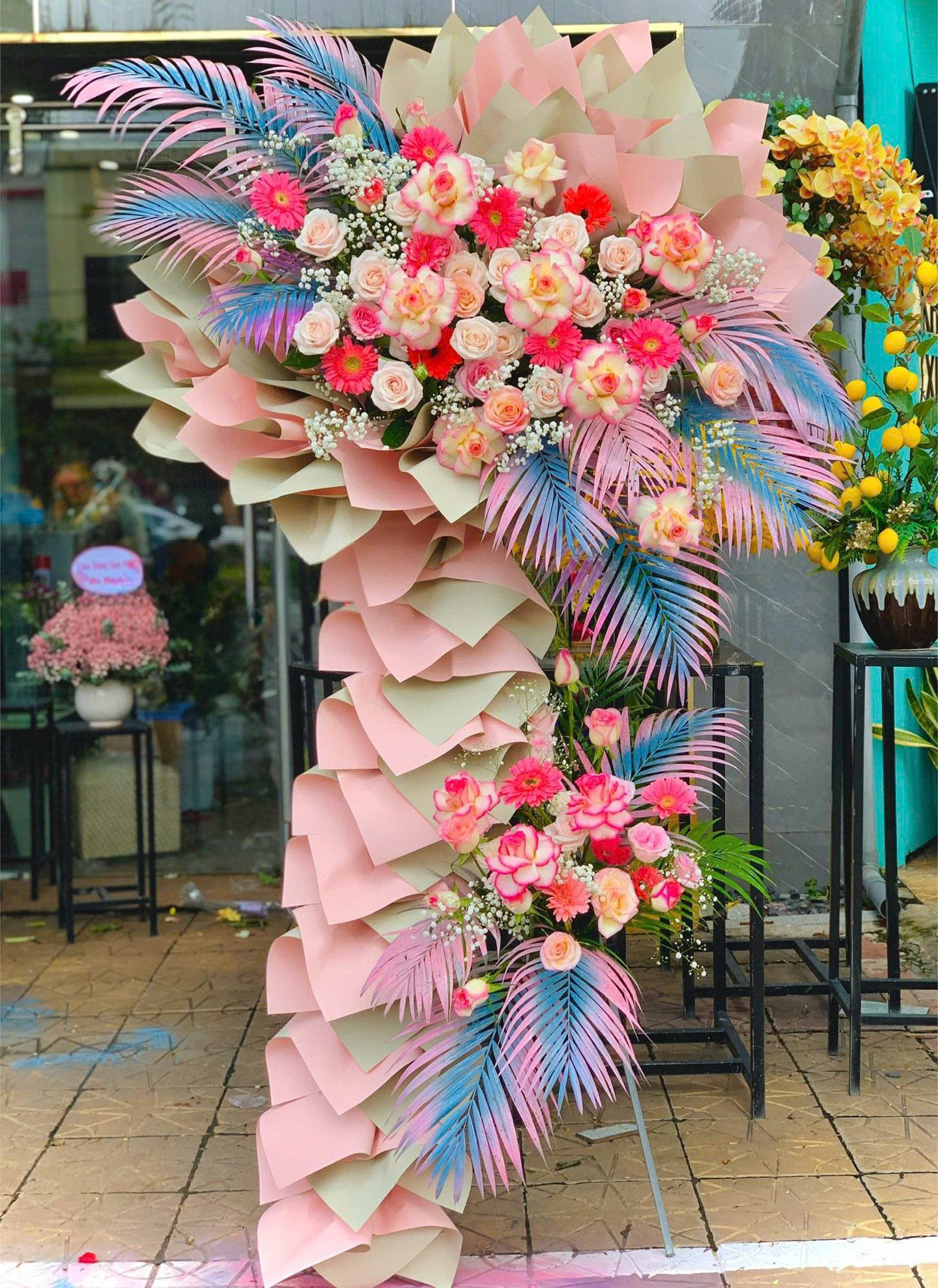 Lẵng hoa "Thịnh Vượng Hồng Khang"